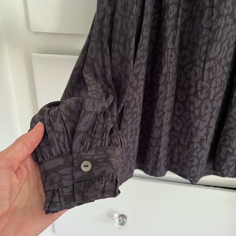 Rails Ariana Top | Charcoal Batik Cheetah | Ruffl… - image 5